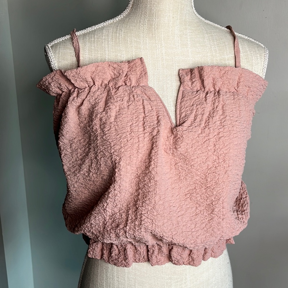 ENTRO (NWT) CROP TOP